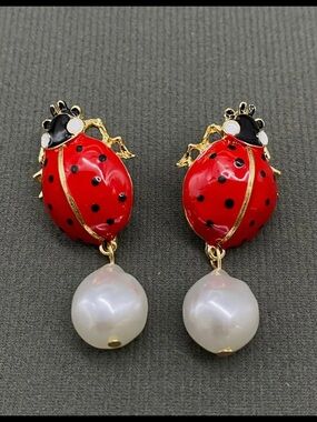 271. Enamel ladybug bug post earrings